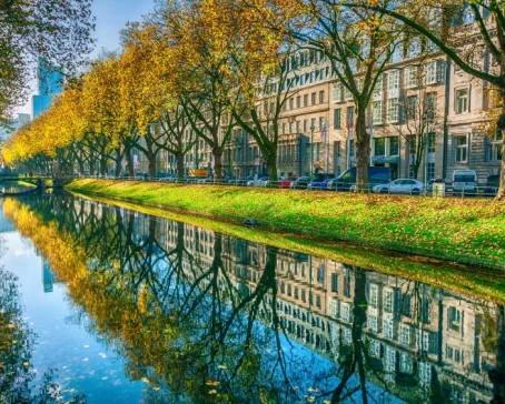Stroll along the canals of Dusseldorf