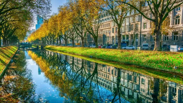 Stroll along the canals of Dusseldorf