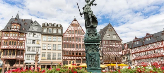 Visit old town Frankfurt