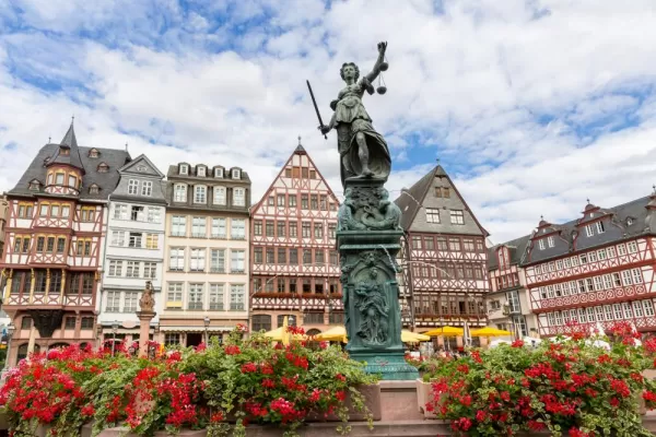 Visit old town Frankfurt