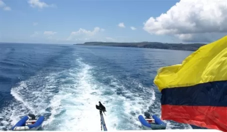 Leaving Galapagos with Ecuadorian flag flying proudly