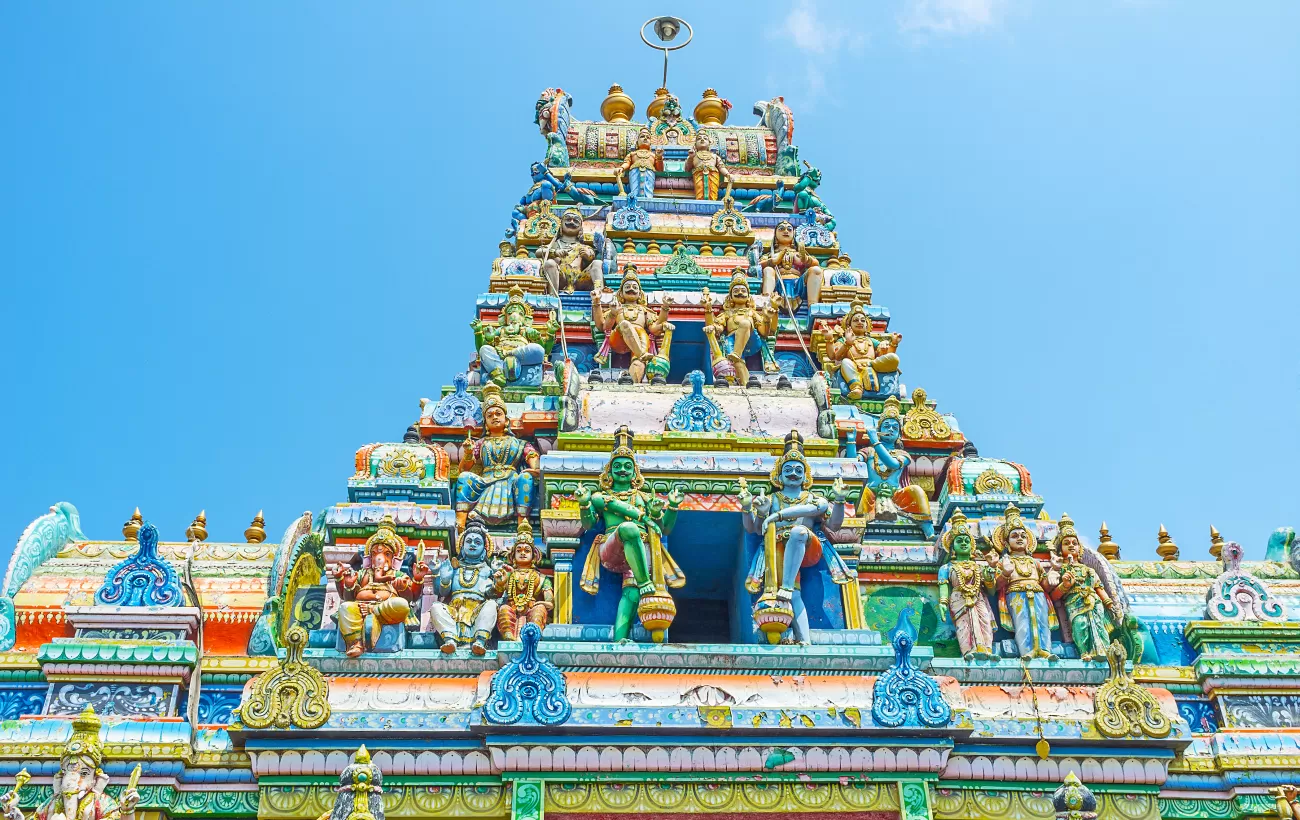 Admire the colorful temples of Sri Lanka