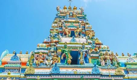 Admire the colorful temples of Sri Lanka