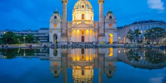 Admire beautiful evening lights of Vienna