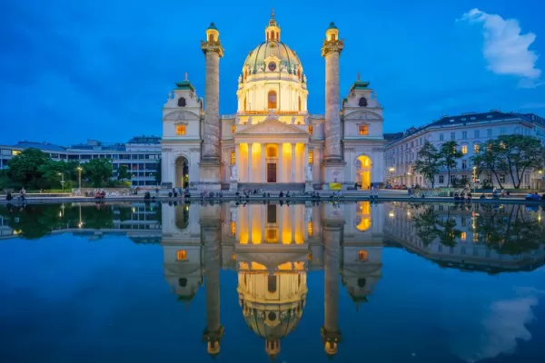 Admire beautiful evening lights of Vienna