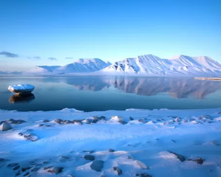 Glass-still waters around Spitsbergen