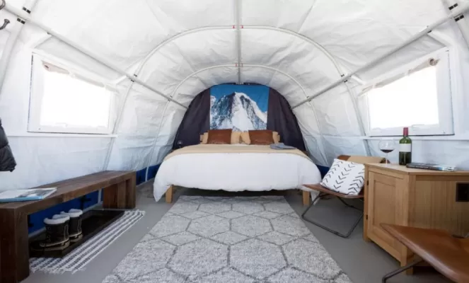 King guest sleeping suite at Three Glaciers Retreat. Courtesy Christopher Michel, Antarctic Logistics & Expeditions
