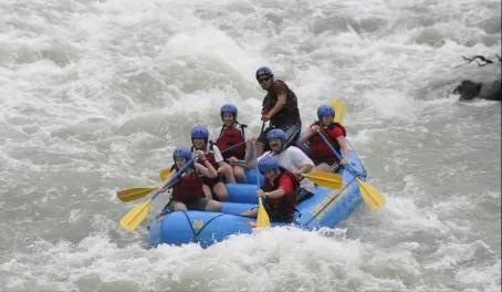 All forward! Whitewater rafting on the Pacuare River