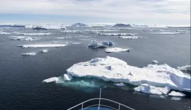 Cruising among icebergs in the Weddell sea