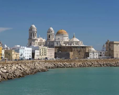 Discover the multicultural hub of Cadiz