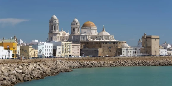 Discover the multicultural hub of Cadiz