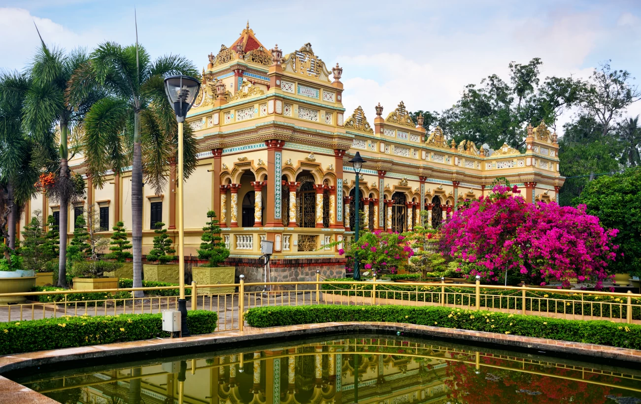 The beautiful Vinh Trang temple near My Tho