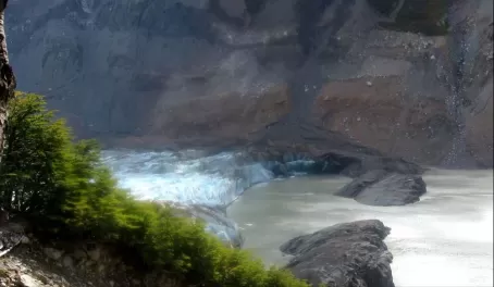 ground-down rock dam at front of Glacier Grande