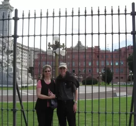 Karen & Hayes at the back of the Casa Rosada in Buenos Aires