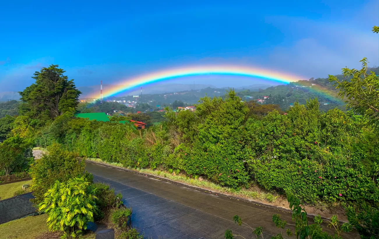 A brilliant rainbow in the Monteverde cloudforest!
