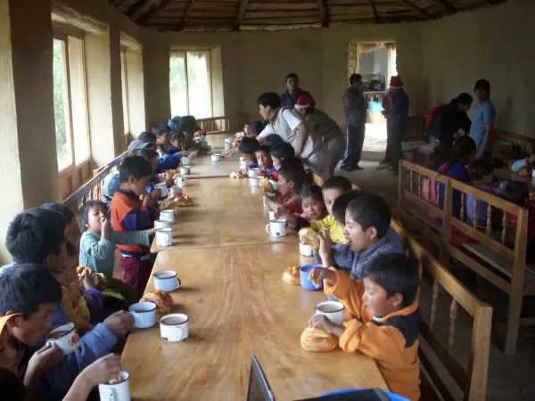 School children eating breakfast