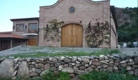 The winery has a capacity of 90,000 liters.