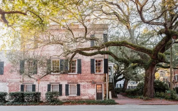 Wander the historic streets of Savannah