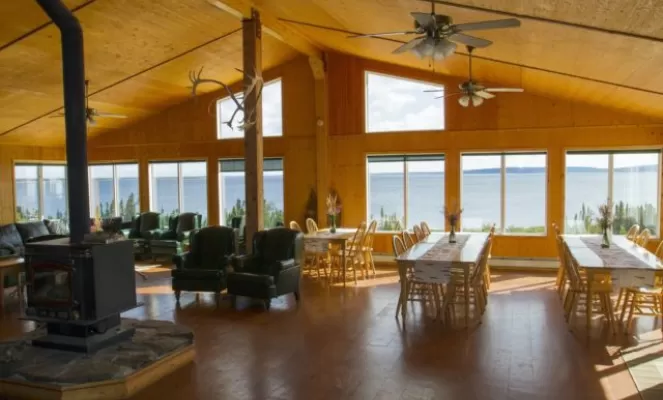 Arctic Haven Wilderness Lodge lounge