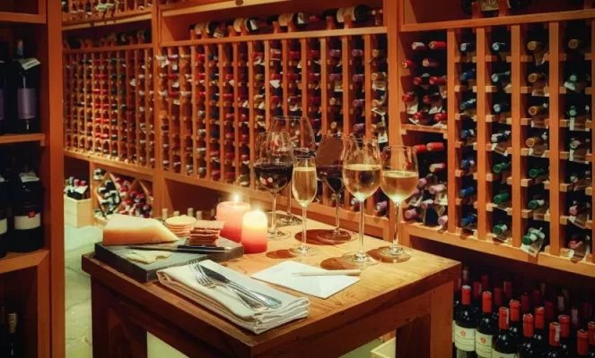 Bungaraya Island Resort - wine cellar