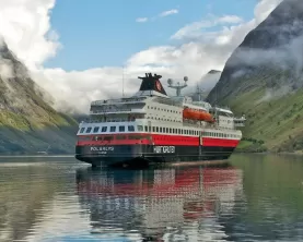 MS Polarlys outside Urke