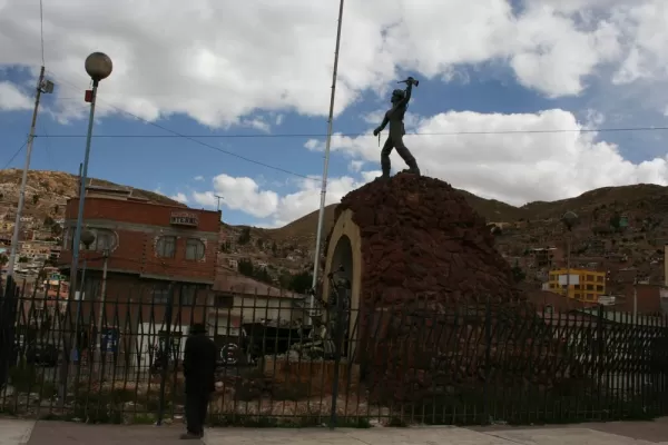Oruro monument to miners