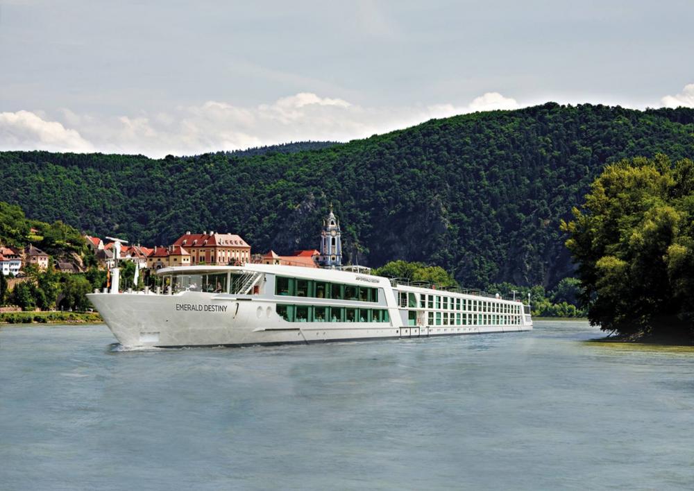 Emerald Luna Prices, Itineraries, Photos, Deck Plans, Cabins & Reviews ...