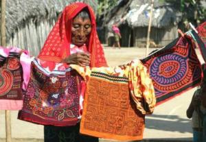Kuna woman with molas - compliments of Sapibenga lodge