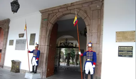 Guards at the President's House (Palacio del Gobierno)