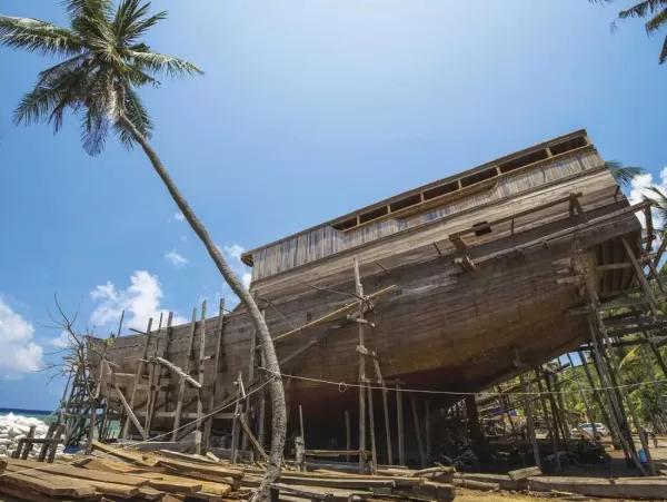 Traditionally, wooden Phinisi ships have been crafted by the Bugis boat-builders on the beach at Tana Beru