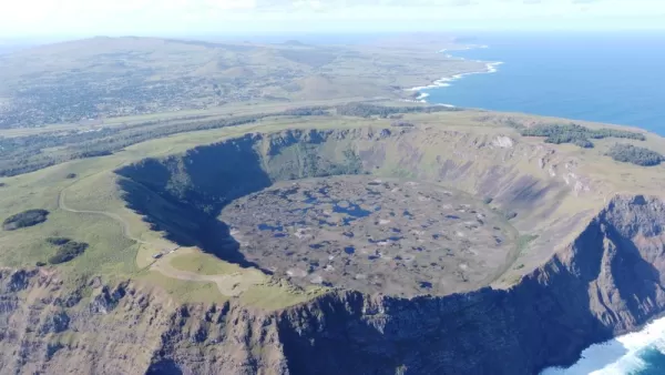 Rano Kao, is the largest volcano and one of the most beautiful and impressive natural settings that can be admired on Easter Island.