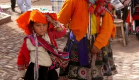 woman and daughter in typical dress in Pisac