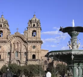 Plaza de las armas, Cusco, popular place to hang out
