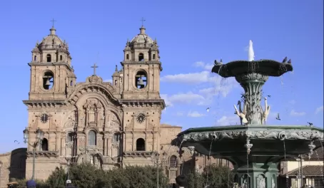 Plaza de las armas, Cusco, popular place to hang out