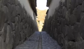 An alleyway in Ollantaytambo, most looked like this.