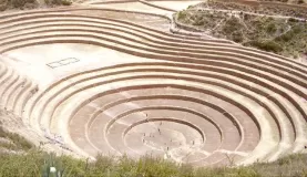 The Moray archeological site, we hear music and watch.