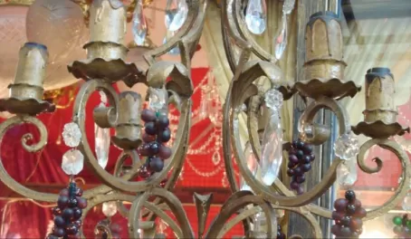 Crystal chandelier with gems shaped like drooping grapes