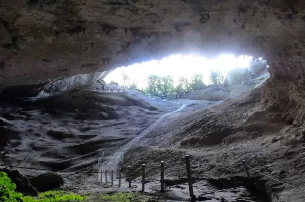 Walk to the three caves
