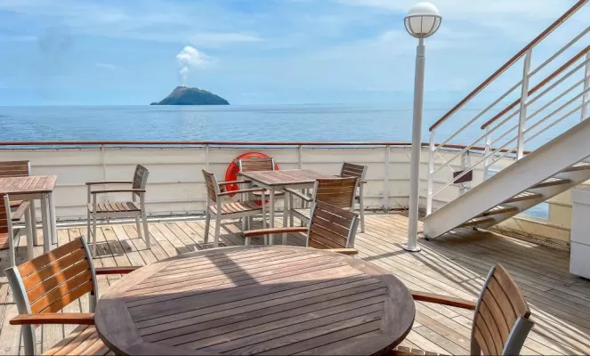Deck 6 Bistro