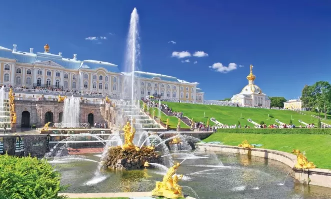 Gain early access to Catherine Palace to view its storied Amber Room