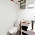 MV Kinfish Cabin 3 bathroom