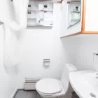MV Kinfish Cabin 1 bathroom