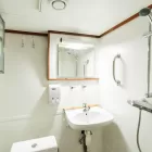 MV Kinfish Cabin 2 bathroom