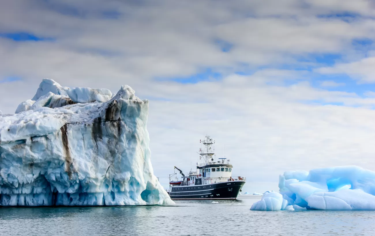 MV Kinfish among ice bergs