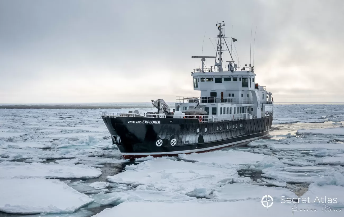 mv-explorer-high-end-small-svalbard-cruise-ship