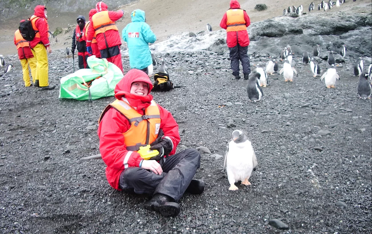 Antarctic tour, travelers with penguins