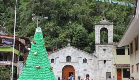 Christmas tree in Steps of Aguas Calientes