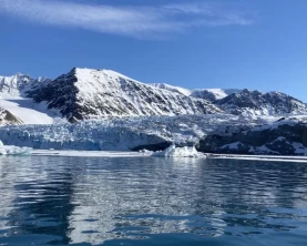 The Blomstrandbreen Glacier in Blomstrandhalvoya.