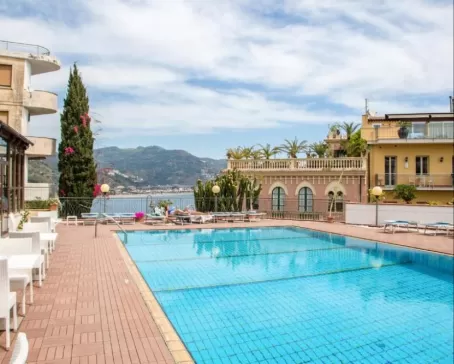 Hotel Outdoor Pool