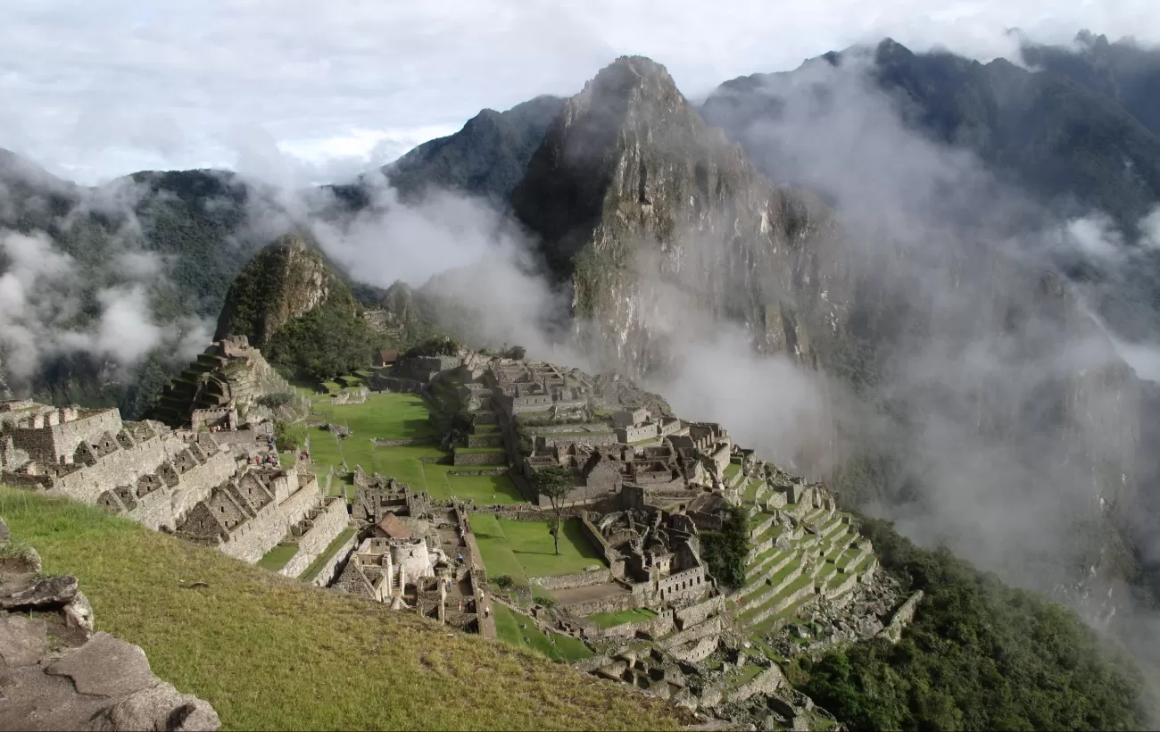 Fog over the ruins